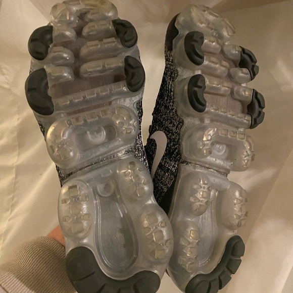 Size 8.5 - Nike Air VaporMax Flyknit 3 Oreo - Picture 4 of 7